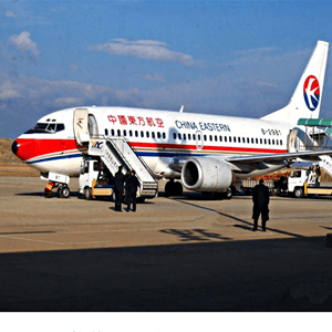上海浦东机场空运航空快运业稳步发展的原因是什么？